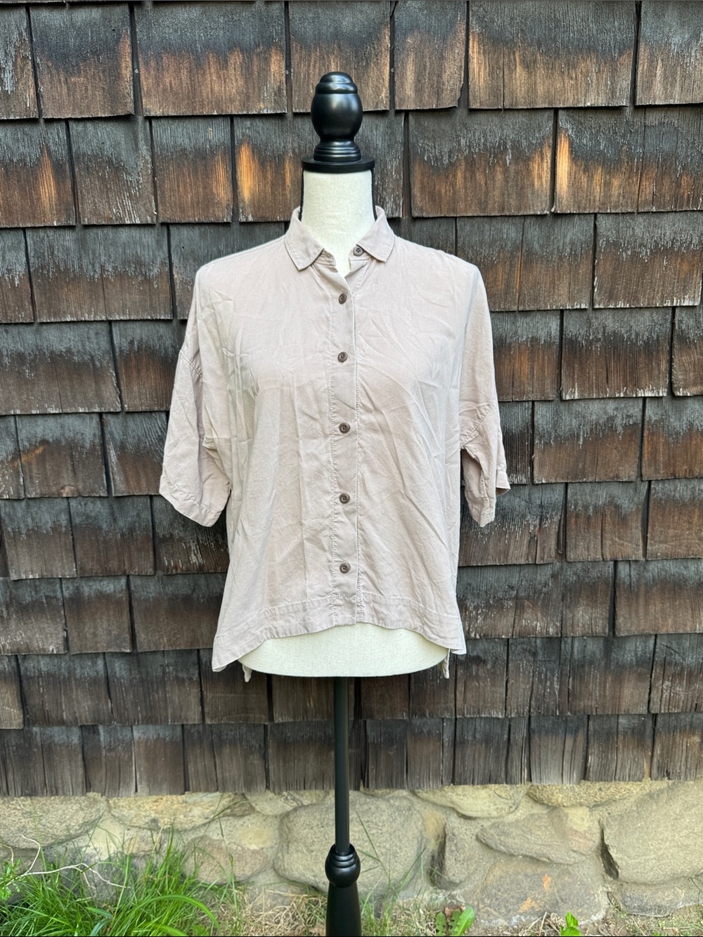 Everlane Taupe Short Sleeve Button-Up Shirt